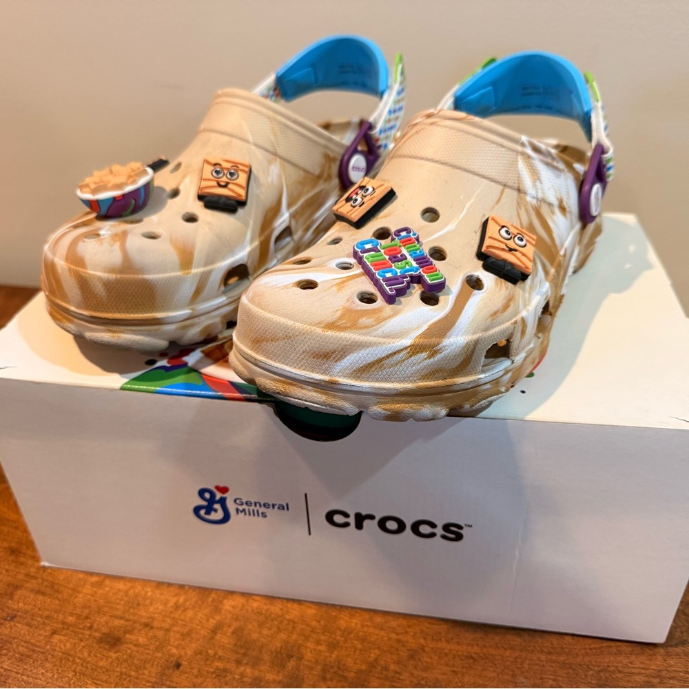 Cinnamon Toast Crunch Crocs. M8/W10